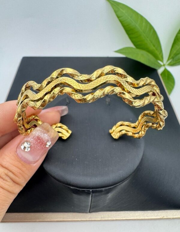 #137 18K ITALIAN GOLD BANGLES