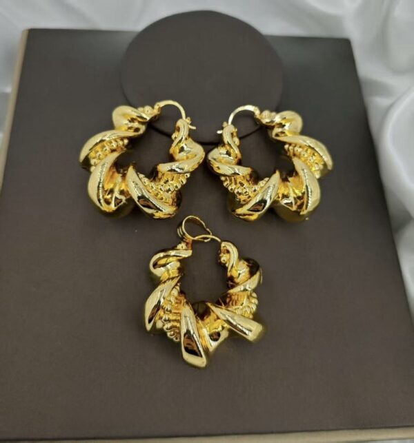 LOOP EARRINGS & PENDANTS