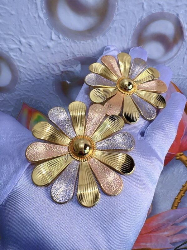 3 TONE BOLD CLIP EARRINGS