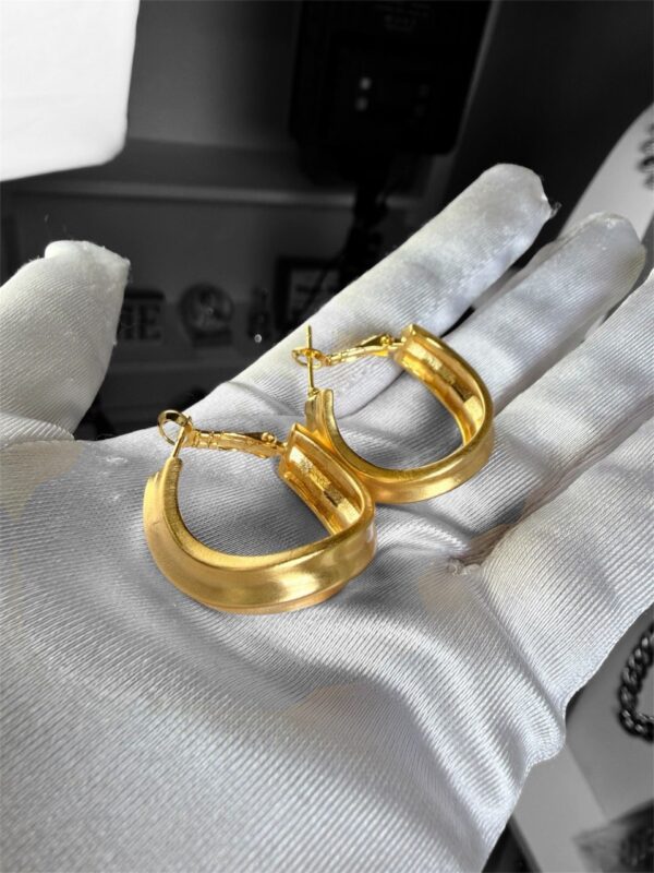 EVERYDAY EARRINGS WEAR