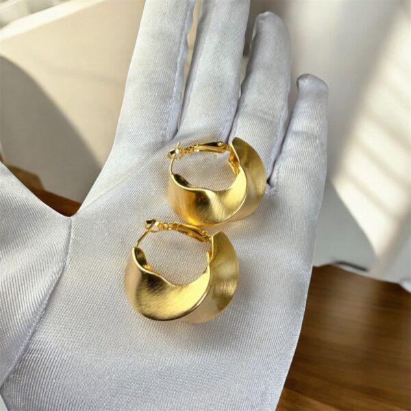 EVERYDAY EARRINGS WEAR