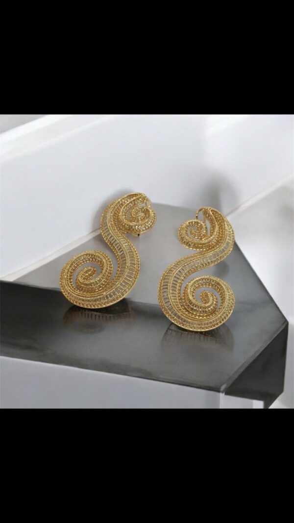 #229 BASKET CLIP EARRINGS