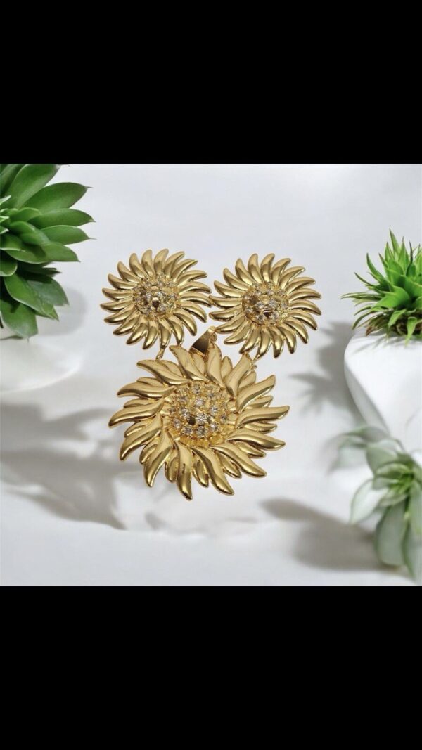 MOON EARRINGS & PENDANTS