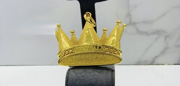 Unisex Bold Crown Pendants