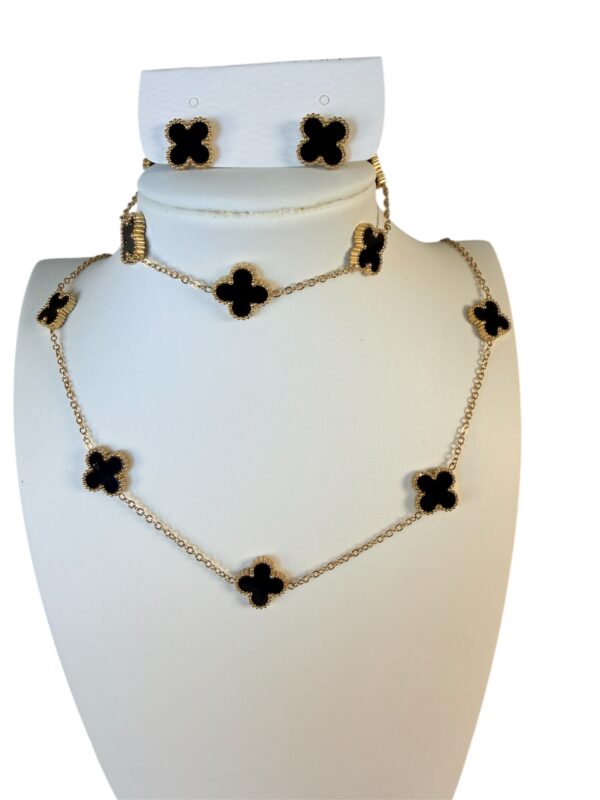 Photoroom_20260127_223337 VCA Necklace (3pcs)