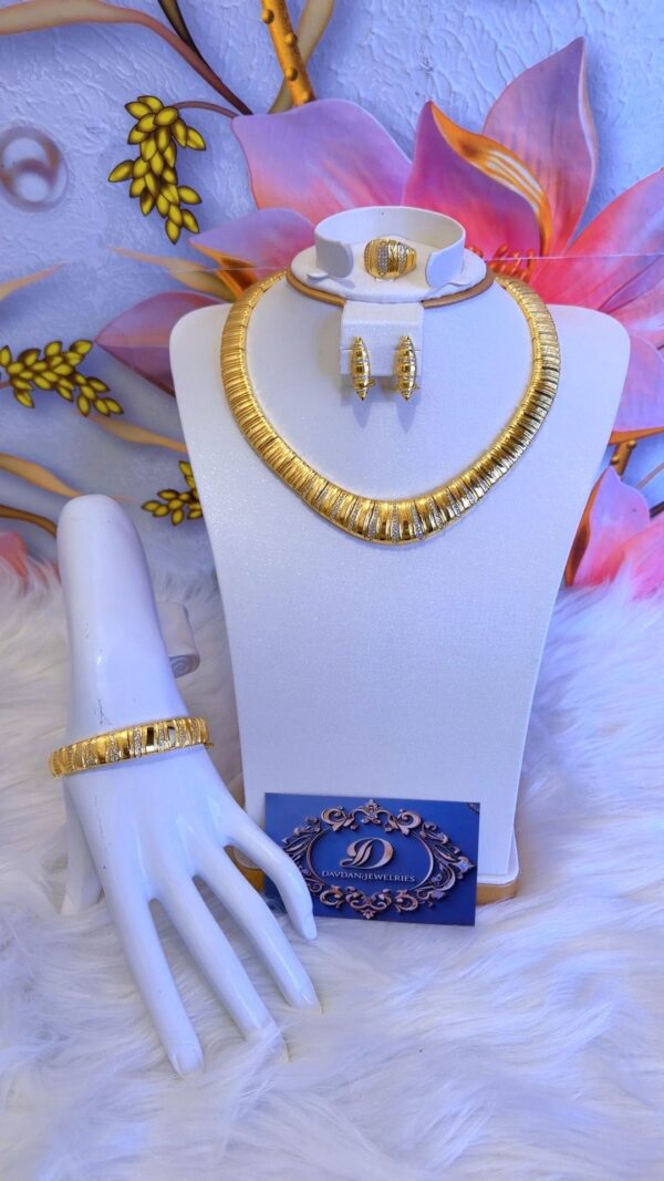 temp_image_03FDEFCE-1C98-473D-9A16-06653BD1AE38 Party Sets (4pcs)