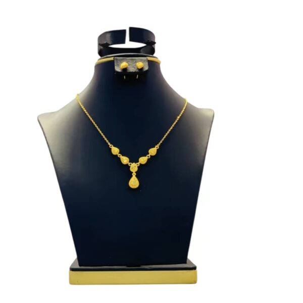 temp_image_1119D388-A4FF-479B-A7FF-AC5A72103C02 Tiny necklace with stud earrings