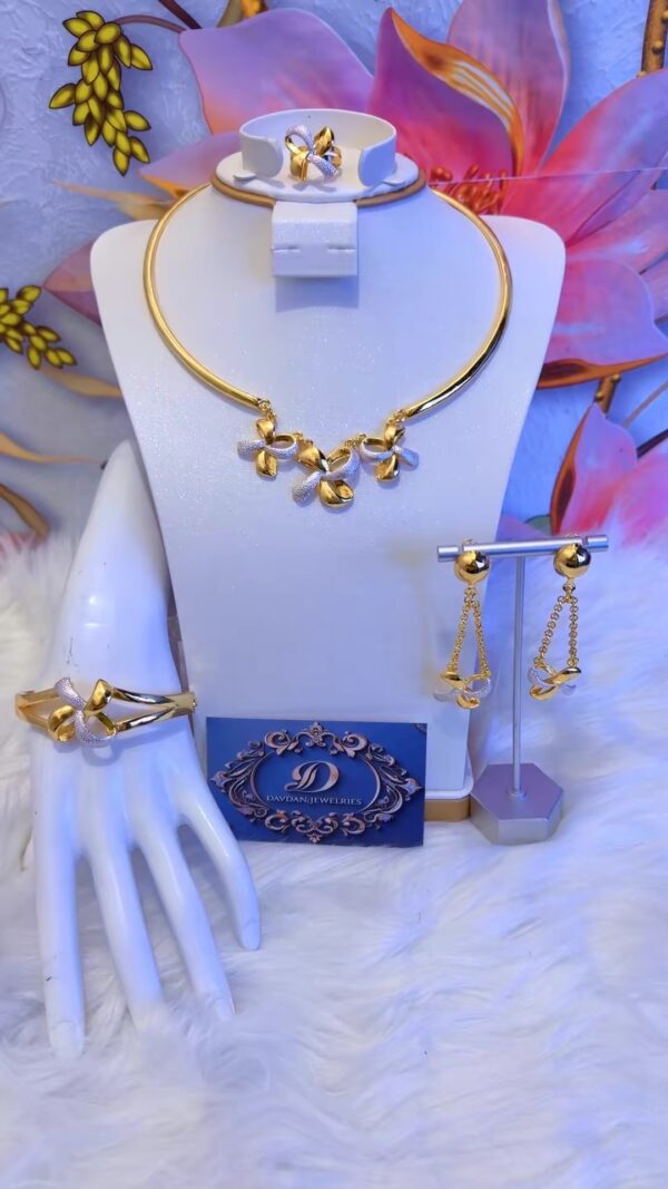 temp_image_E39A4127-C4C6-4AAB-9CC4-953FBAE934F2 18K ITALIAN GOLD PLATED PARTY SETS