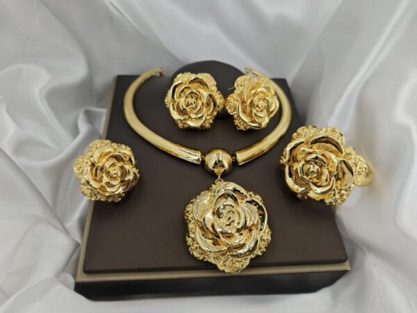 3fcec34c-9df8-4716-a03b-1dfad547ef69 PARTY SETS (4pcs)