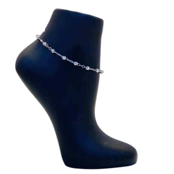 Stylish gold necklace for women with minimalist design