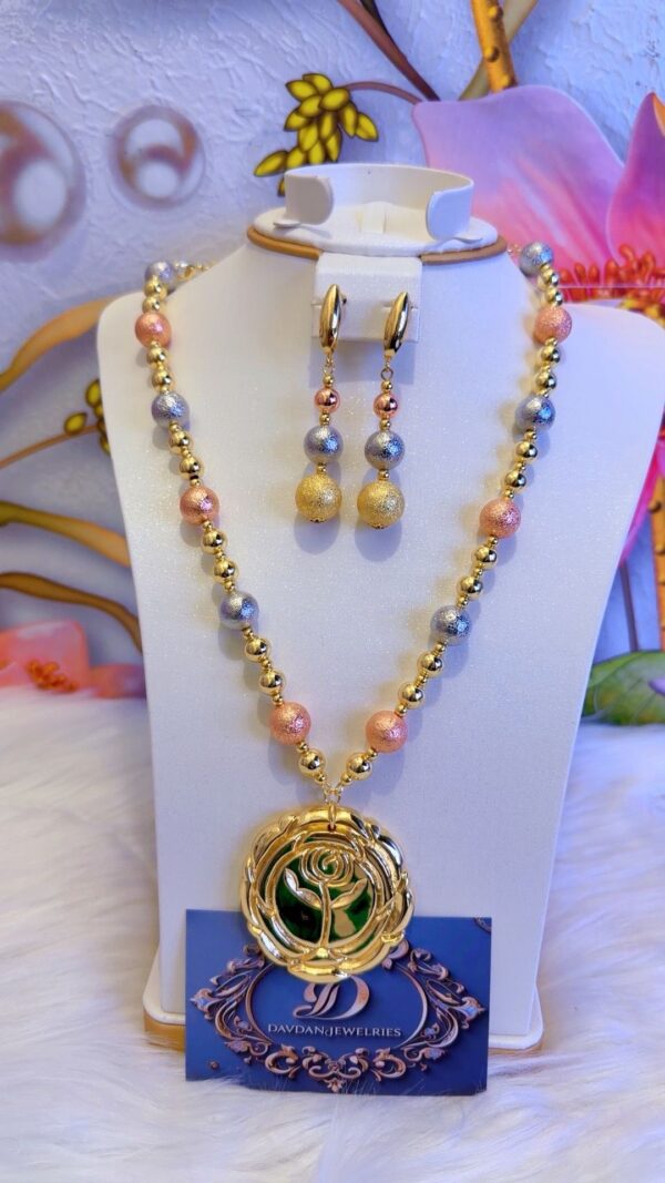 temp_image_4AECE5E3-A1CD-4534-BDCD-1FF98EBCE5AE 3Tone Necklace with earrings