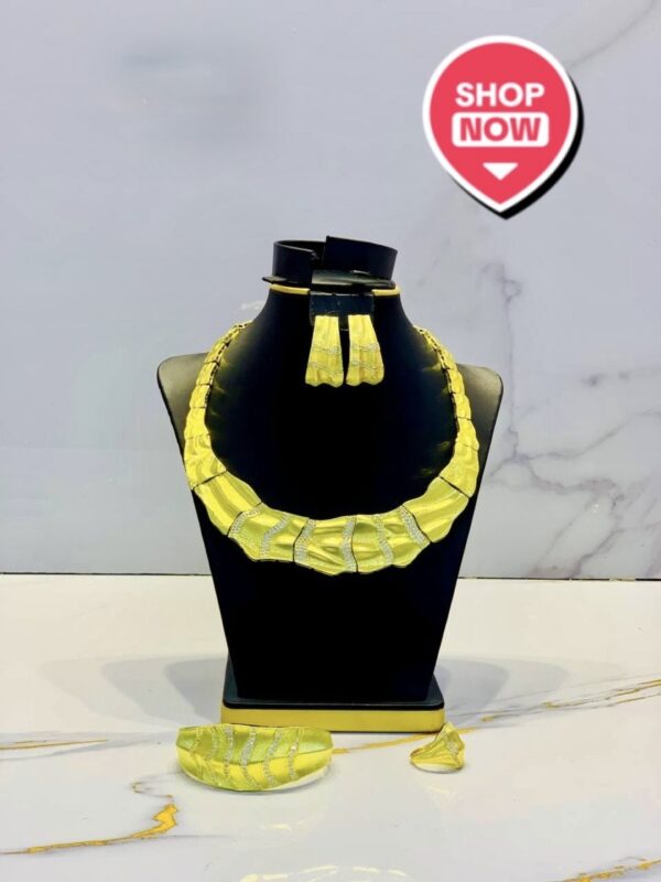 temp_image_706950B9-32C7-4E93-92B9-AA5FF52302EE LUXURY PARTY SETS (4PCS)