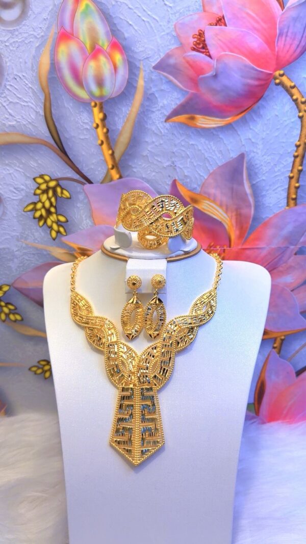 temp_image_CC1B6C91-B966-406E-A8EC-865505821097 PARTY SETS (4pcs)