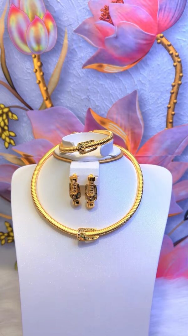 Elegant gold jewelry set with necklace and earrings for women