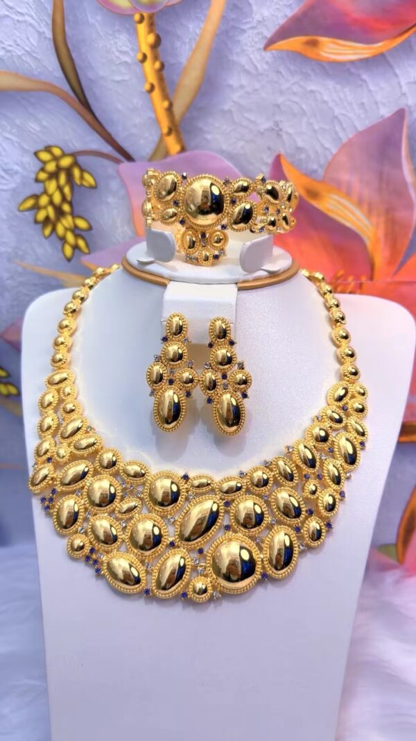 Stylish gold necklace for women with minimalist design